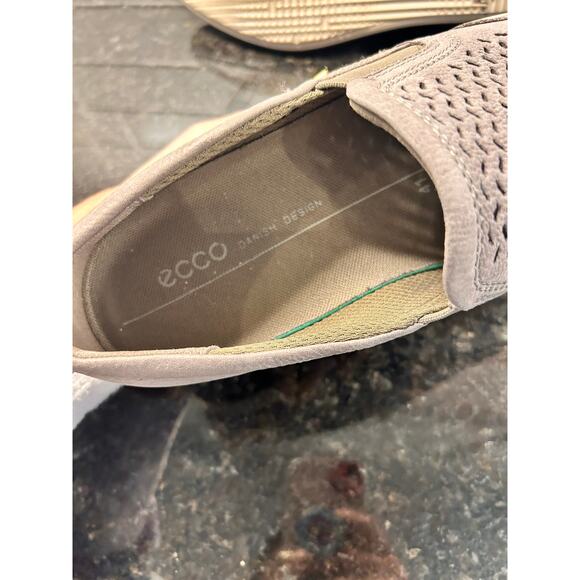 Ecco Men's Collin 2.0 Slip on Perf Leather Cut Out Detail Elastic Goring Grey 7 - Picture 11 of 12